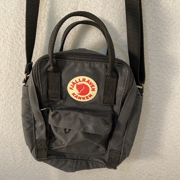 Fjallraven Classic Kanken Mini Backpack Black Gorpcore Minimal Fallwear - Picture 2 of 12